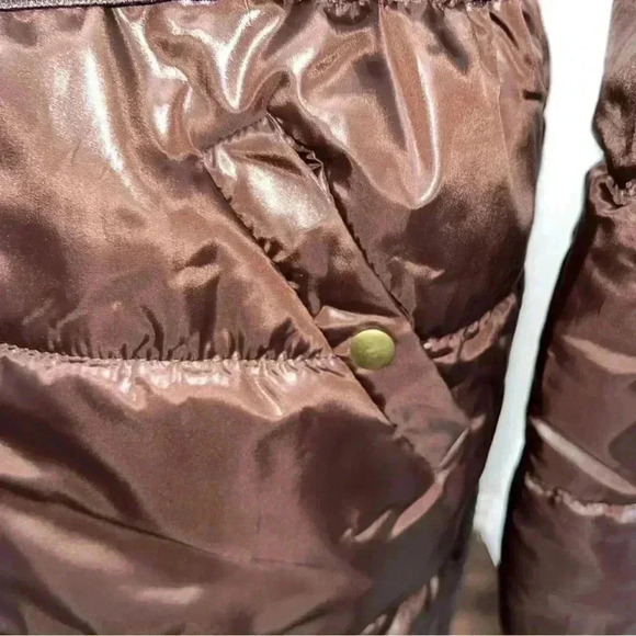 H&M brown, knee length, puffer coat, vintage feel with attached belt and pockets - Picture 2 of 12